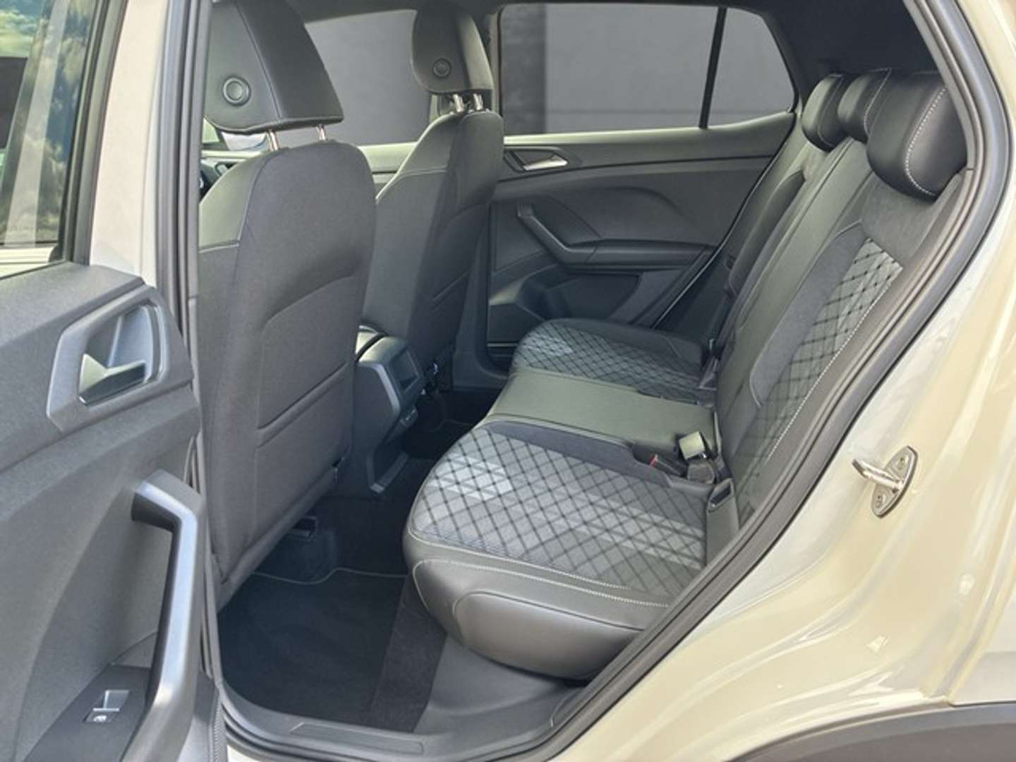 Volkswagen T-CROSS R-Line - 2024 - Joinsteer - #14