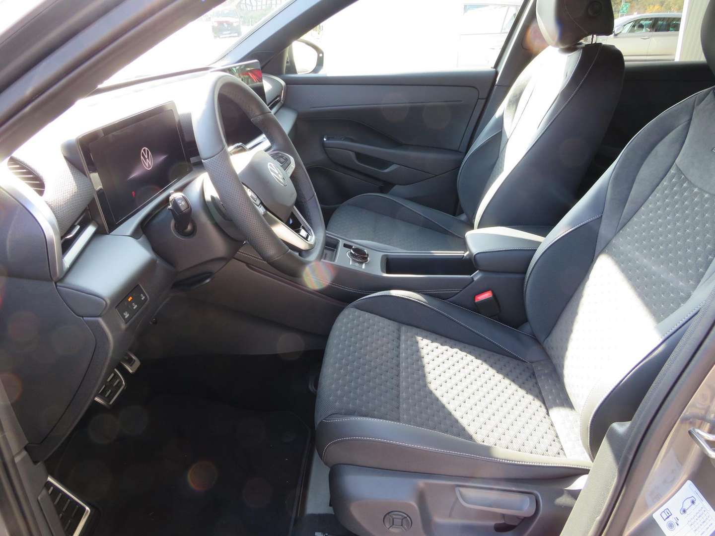 Volkswagen T-Roc R-Line - 2026 - Joinsteer - #9
