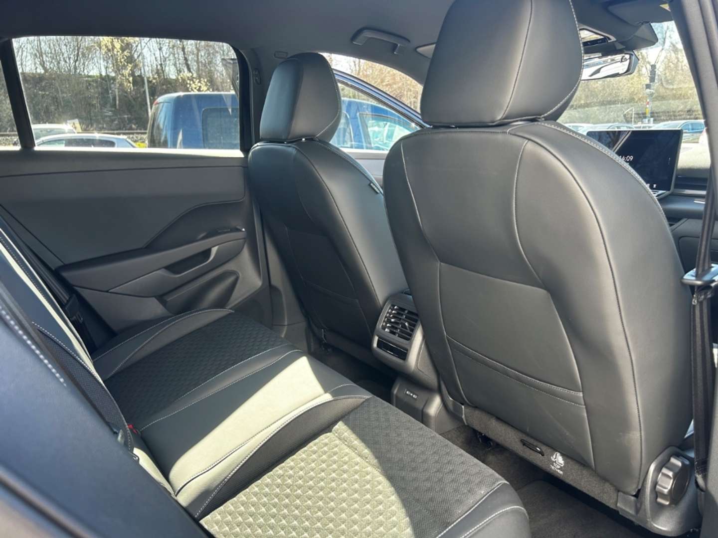 Volkswagen T-Roc R-Line - 2026 - Joinsteer - #11