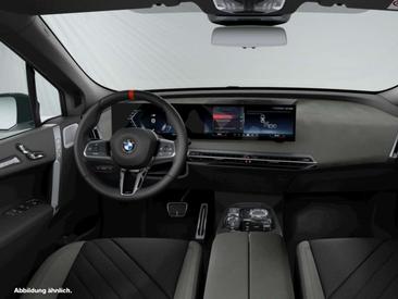 BMW IX M70 — photo 4