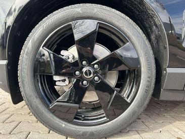 Volvo EX30 Plus — photo 18