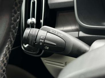 Volvo XC40 T5 Recharge R-Design — photo 31