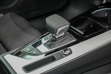 Audi A4 S Line Avant 35 TDI — photo 10