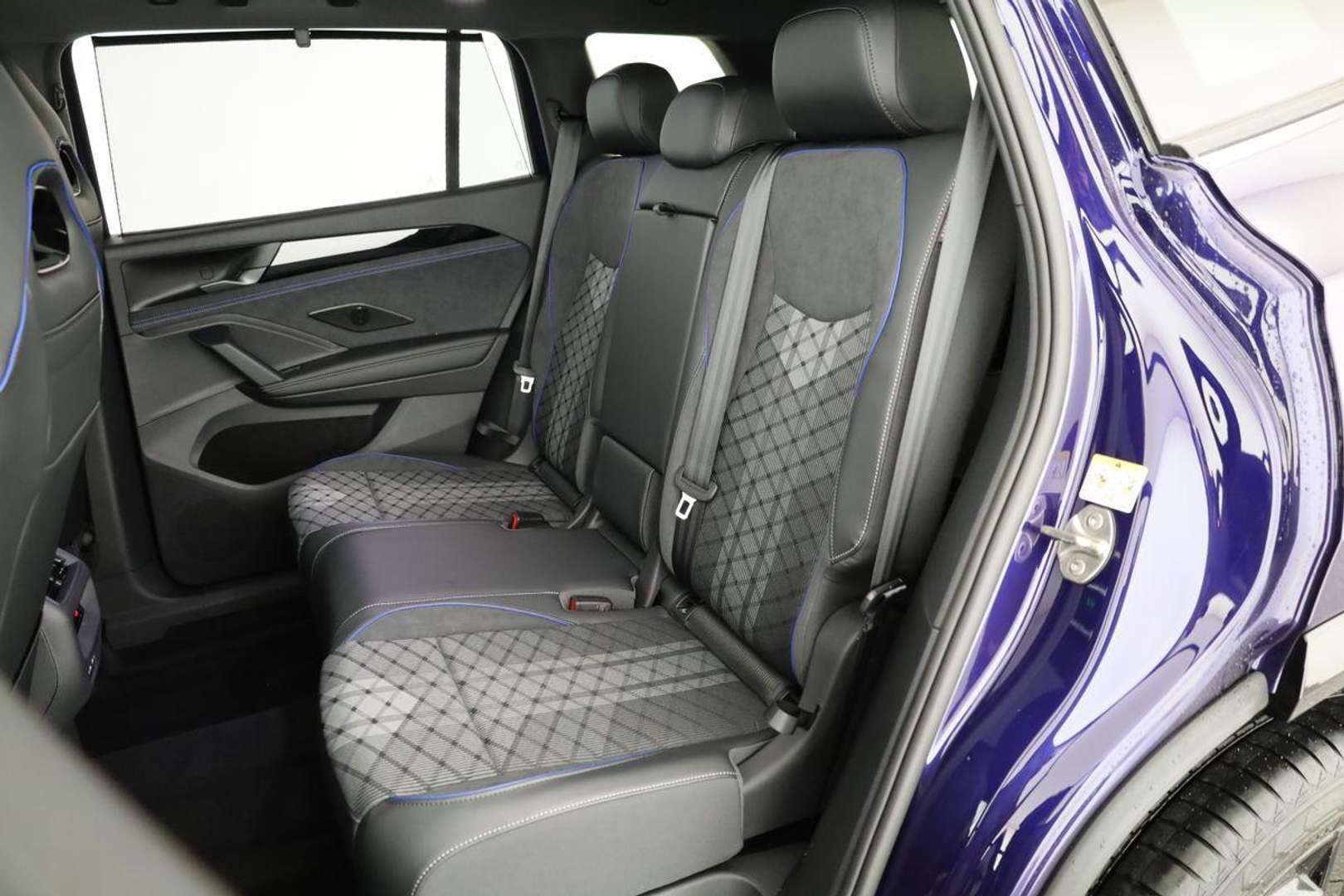 Volkswagen T-CROSS EHybrid R-Line - 2025 - Joinsteer - #11