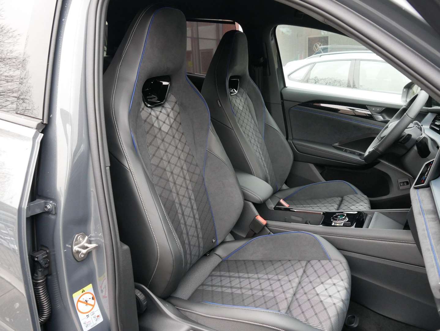 Volkswagen T-CROSS R-Line - 2026 - Joinsteer - #5