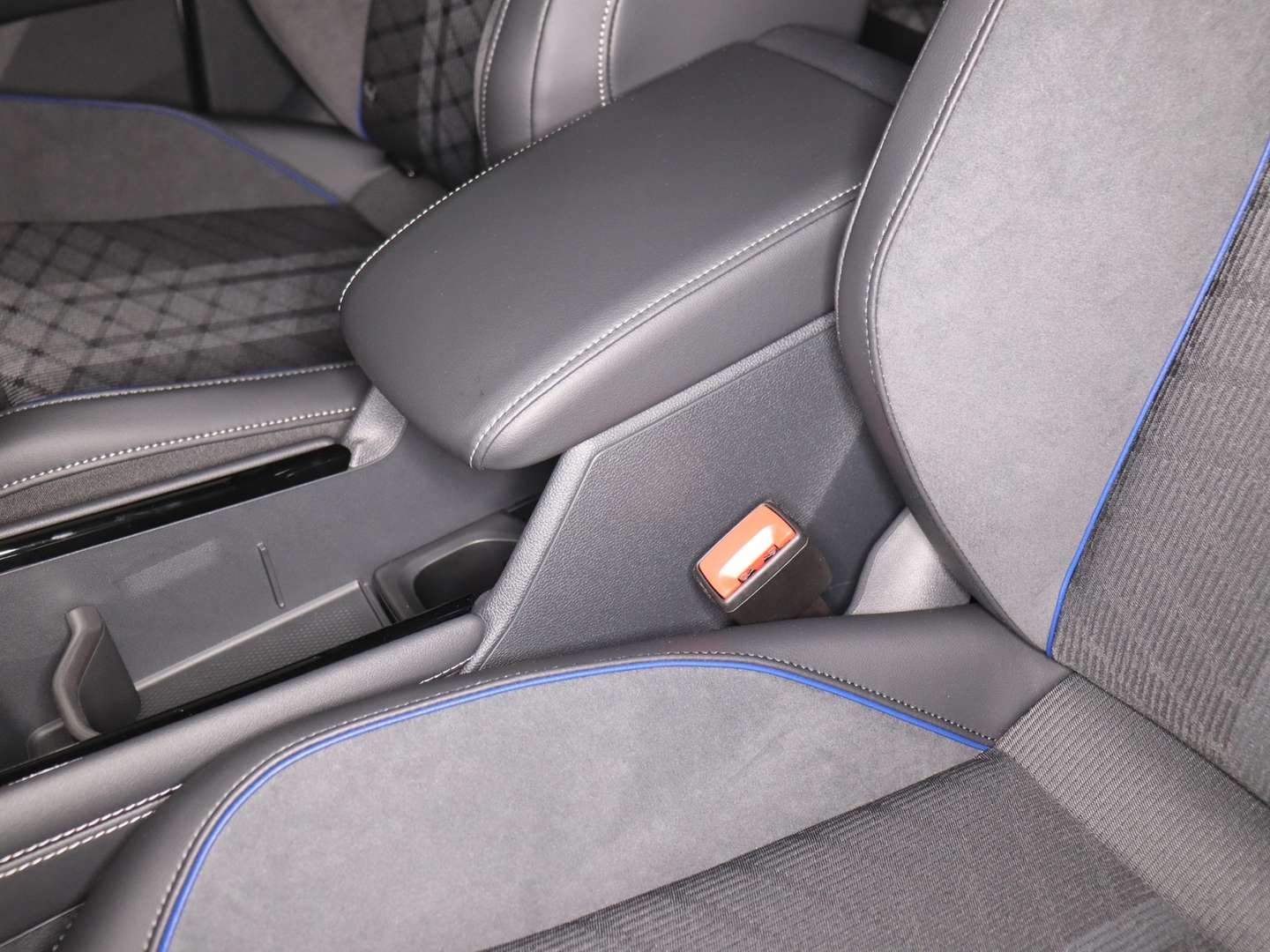 Volkswagen T-CROSS R-Line - 2025 - Joinsteer - #9