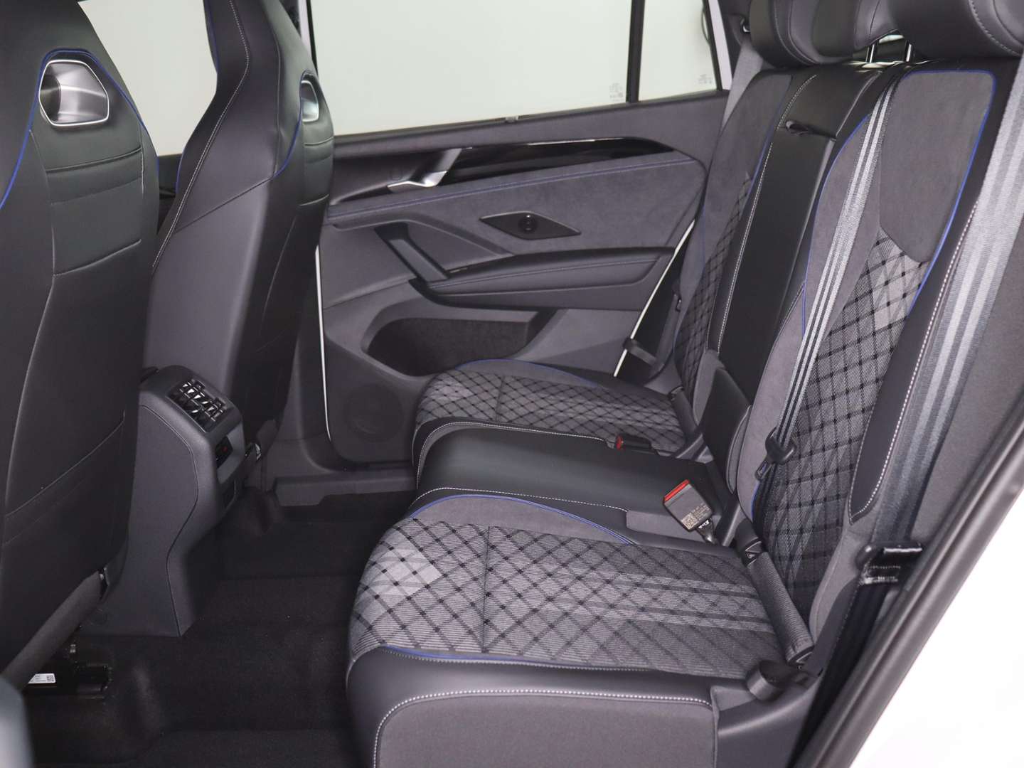 Volkswagen T-CROSS R-Line - 2025 - Joinsteer - #11