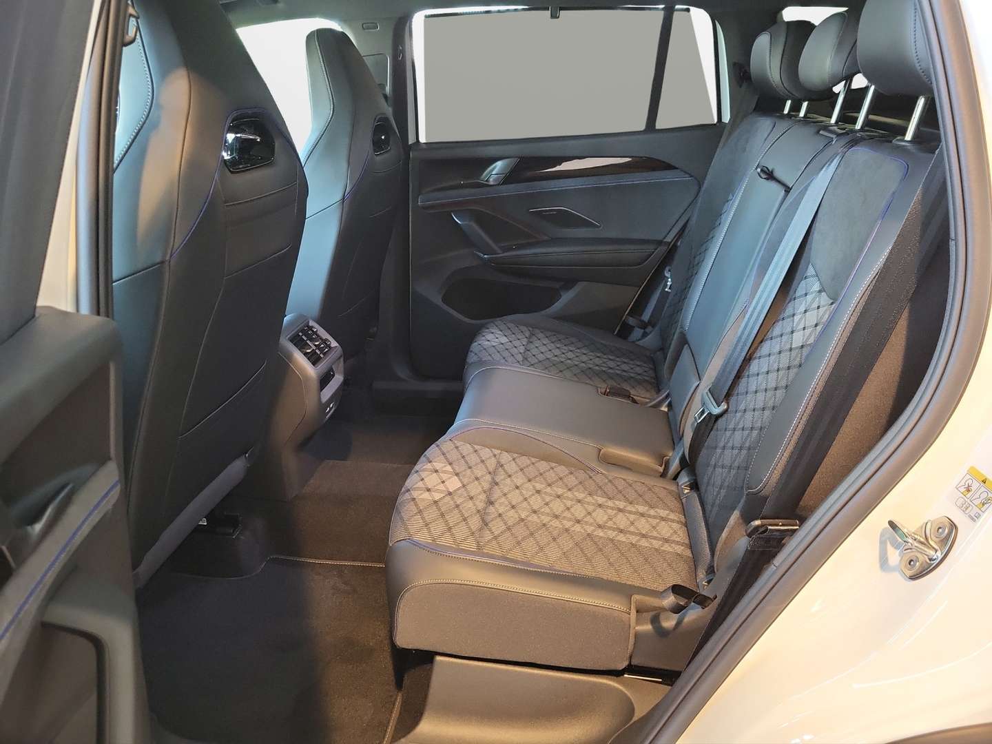 Volkswagen Tayron EHybrid R-Line - 2025 - Joinsteer - #11