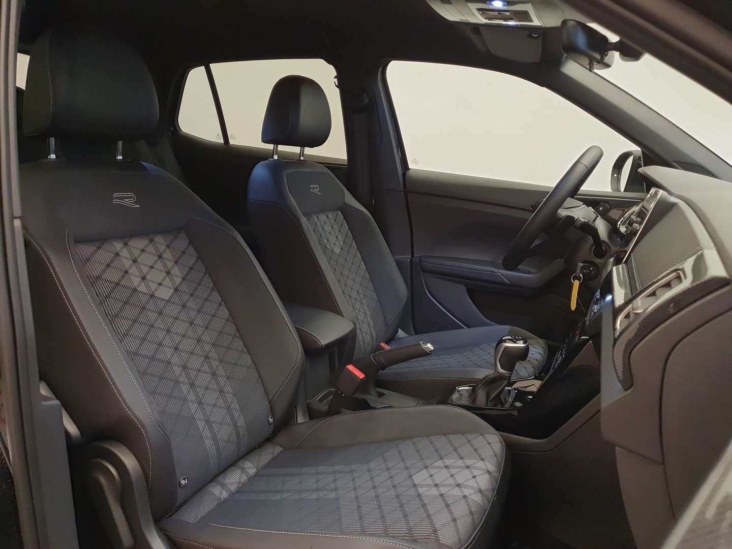 Volkswagen T-CROSS R-Line - 2025 - Joinsteer - #3