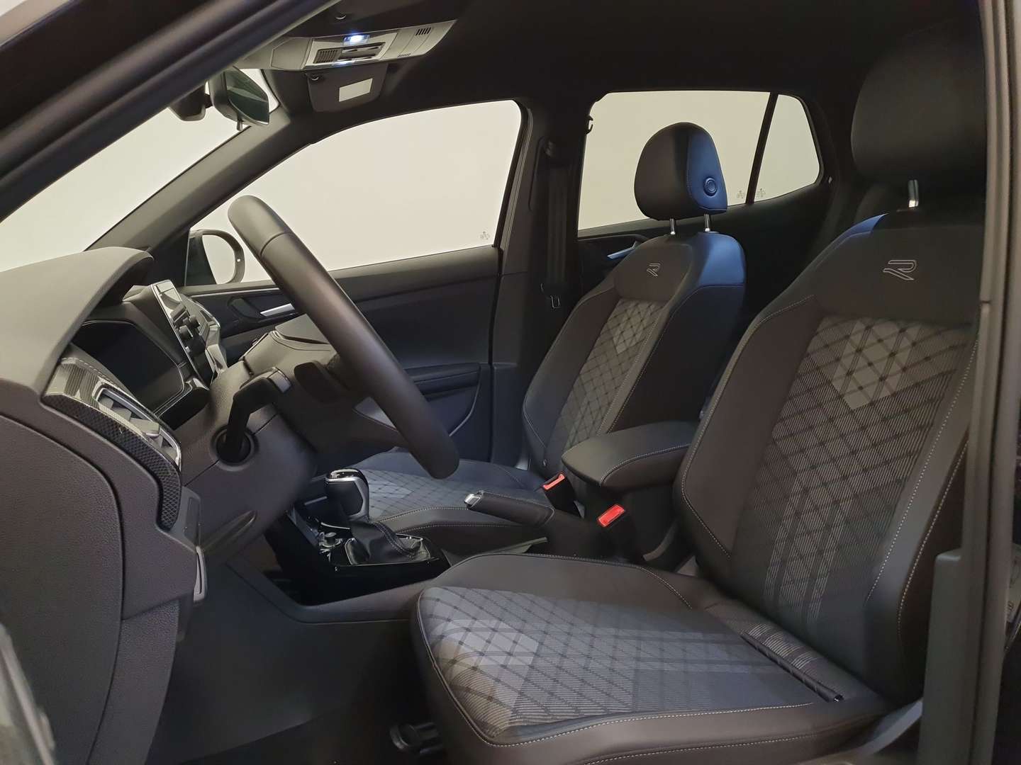 Volkswagen T-CROSS R-Line - 2025 - Joinsteer - #21