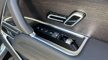 Land Rover Range Rover HSE P550E — photo 12