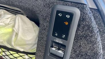 Land Rover Range Rover HSE P550E — photo 16