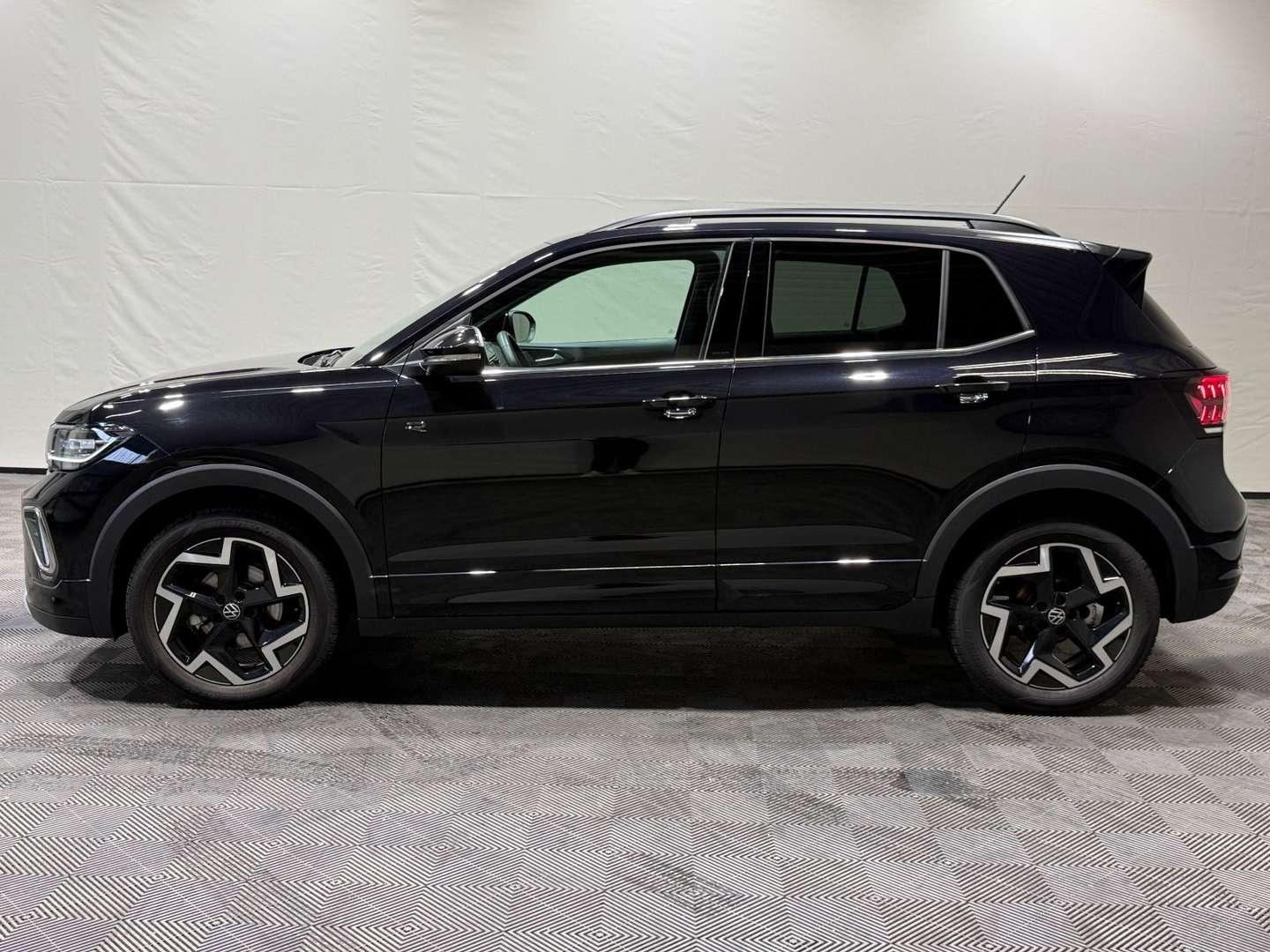 Volkswagen T-CROSS R-Line - 2025 - Joinsteer - #2