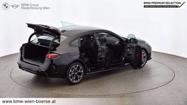 BMW 218d — photo 10