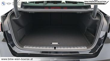 BMW 218d — photo 11