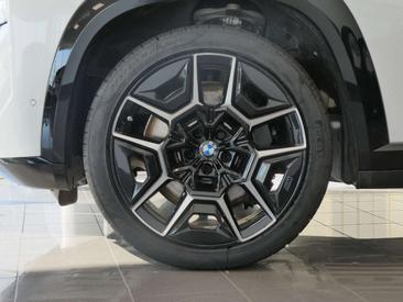 BMW XM 50e — photo 3