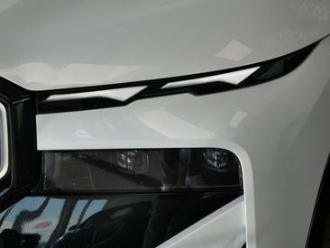 BMW XM 50e — photo 4