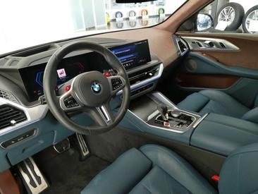 BMW XM 50e — photo 8