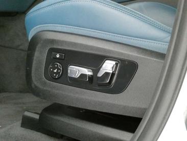 BMW XM 50e — photo 10