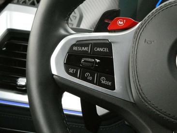 BMW XM 50e — photo 18