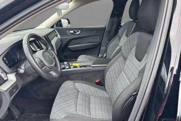 Volvo XC60 B4 Core — photo 7