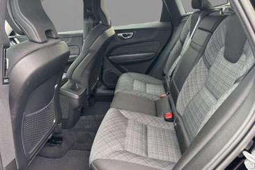 Volvo XC60 B4 Core — photo 8