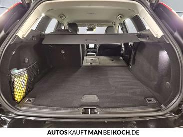Volvo XC60 B4 Core — photo 16