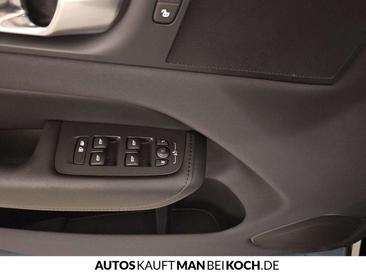 Volvo XC60 B4 Core — photo 19
