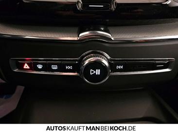 Volvo XC60 B4 Core — photo 26
