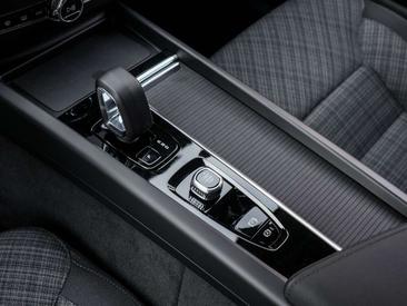 Volvo XC60 T6 Recharge Core — photo 10