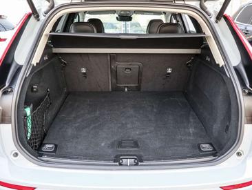 Volvo XC60 T6 Recharge Core — photo 11