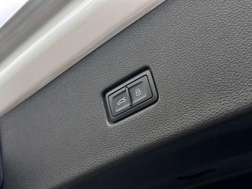 Audi Q8 S Line 55 TFSI E — photo 7