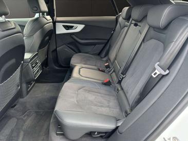 Audi Q8 S Line 55 TFSI E — photo 12