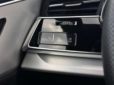 Audi Q8 S Line 55 TFSI E — photo 13