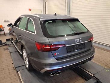 Audi S4 — photo 3