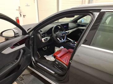 Audi S4 — photo 4