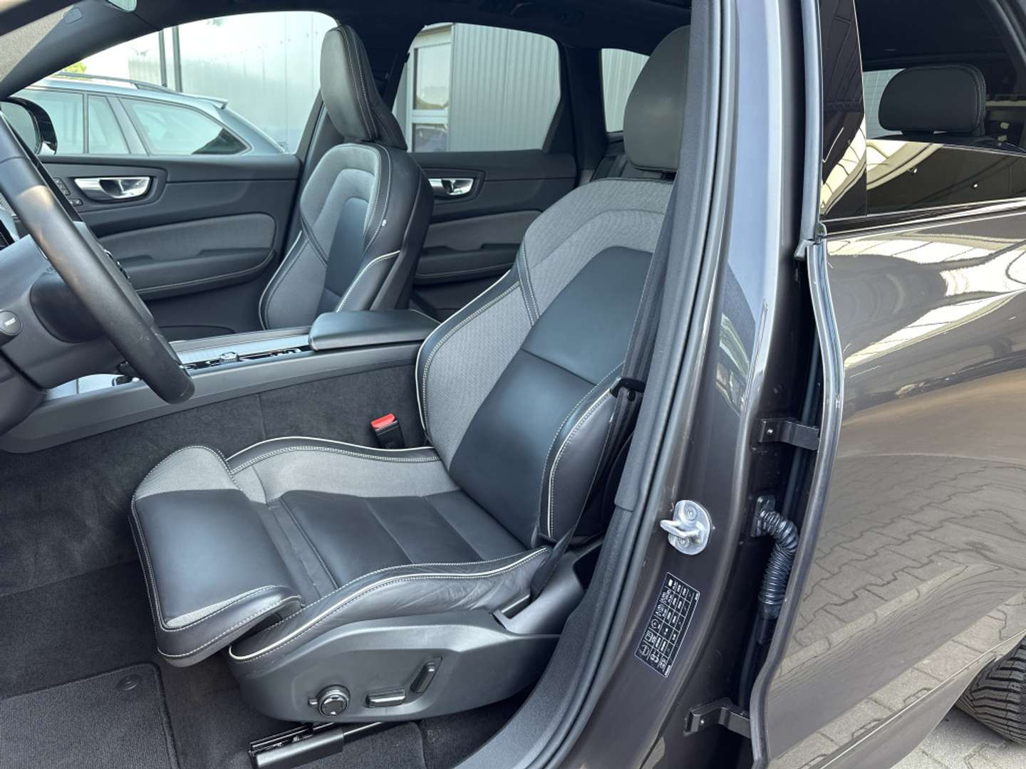 Volvo XC60 B4 Plus - 2023 - Joinsteer - #9