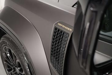 Land Rover Defender 110 4.4 V8 635 AWD Auto — photo 7