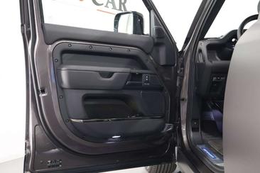 Land Rover Defender 110 4.4 V8 635 AWD Auto — photo 11