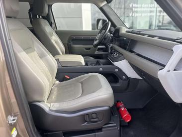 Land Rover Defender 110 D250 SE — photo 3