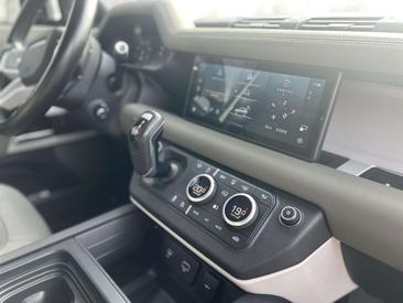 Land Rover Defender 110 D250 SE — photo 9