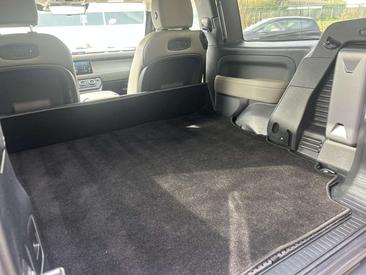 Land Rover Defender 110 D250 SE — photo 10