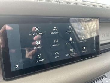 Land Rover Defender 110 D250 SE — photo 17