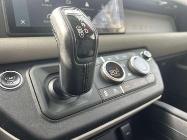 Land Rover Defender 110 D250 SE — photo 18