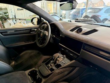 Porsche Cayenne III Turbo GT — photo 16