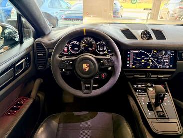 Porsche Cayenne III Turbo GT — photo 18