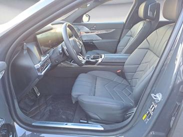 BMW I7 XDrive60 — photo 6