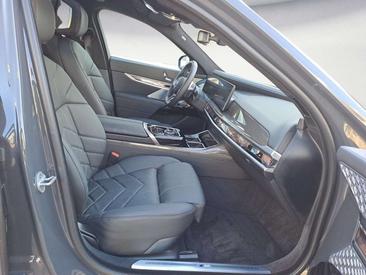BMW I7 XDrive60 — photo 7