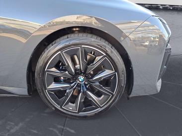 BMW I7 XDrive60 — photo 10