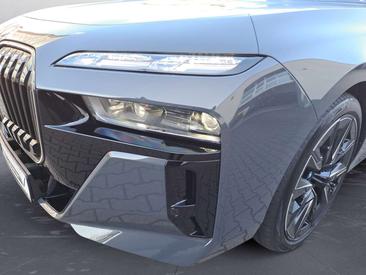 BMW I7 XDrive60 — photo 11
